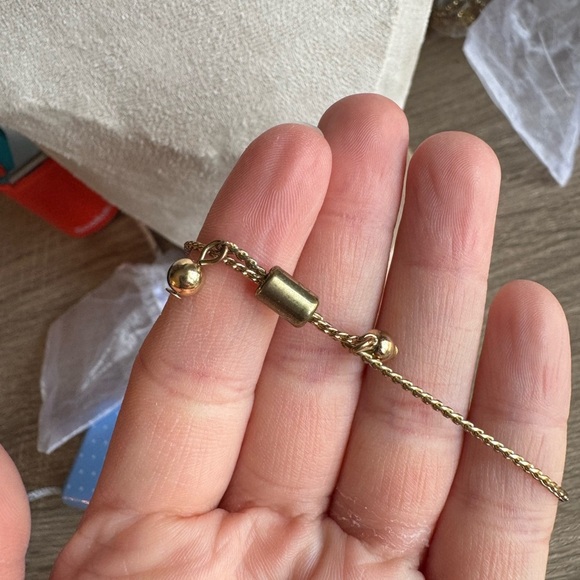 Elegant Gold and Red Pendant Bracelet - Picture 3 of 3